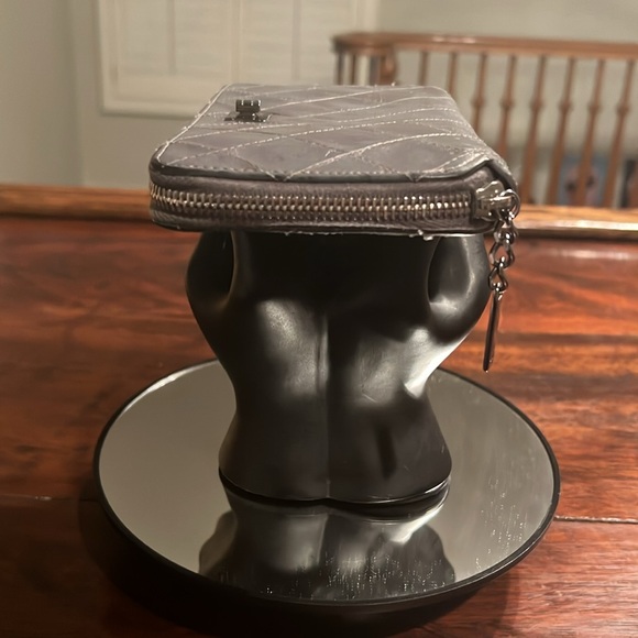 CHANEL Vintage Zip Around Wallet Gray/Blue - Picture 5 of 15